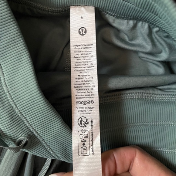 NWOT Lululemon Dance Studio Mid-Rise Pants Lined - Short 6 - Crater Blue - Picture 6 of 6